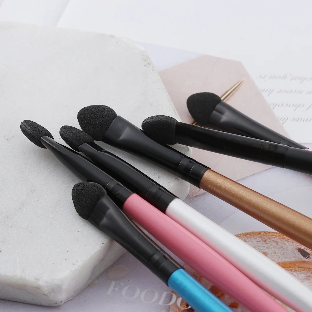 Hot 1pc Long handle Eyeshadow Brush Portable Eyebrow Sponge Stick Eyeshadow Applicator Concealer Lip Brush Cosmetics Tools